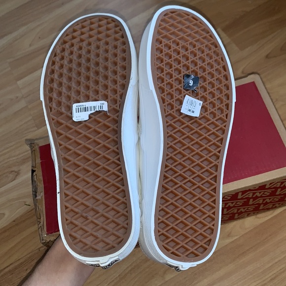 Vans | Asher All white Canvas Shoes women’s size 9 - Picture 4 of 12